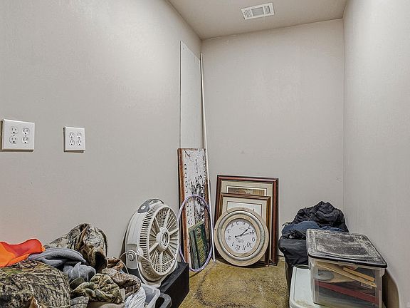 5th image of 4822 Possum Hollow Rd