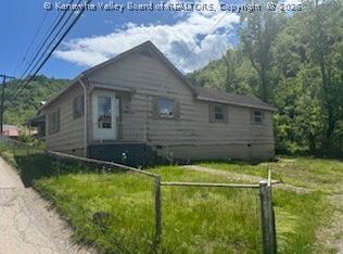 164 W Walnut Hill Rd, Logan, WV 25601