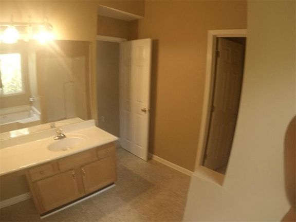 4th image of 6288 Huntcliff Dr