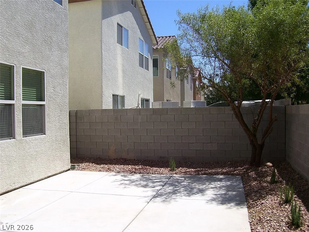 4 bed, 3.0 bath, 2287 sqft, $2,000 — Photo 4