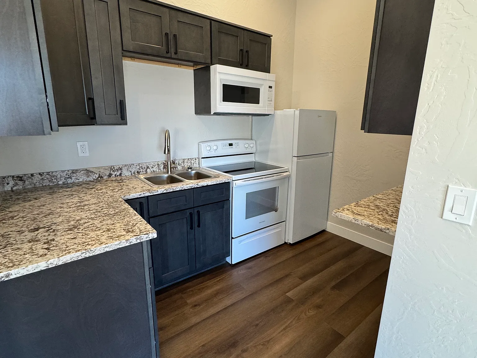 1 bed, $1,400 — Photo 4