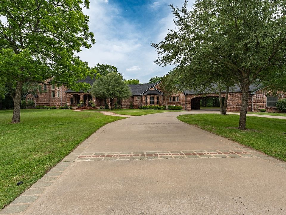 1st image of 2400 Creekbend Cir