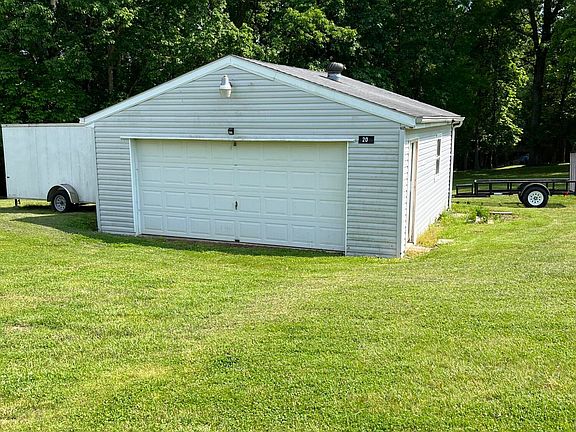 2nd image of 221 Hideaway Hls