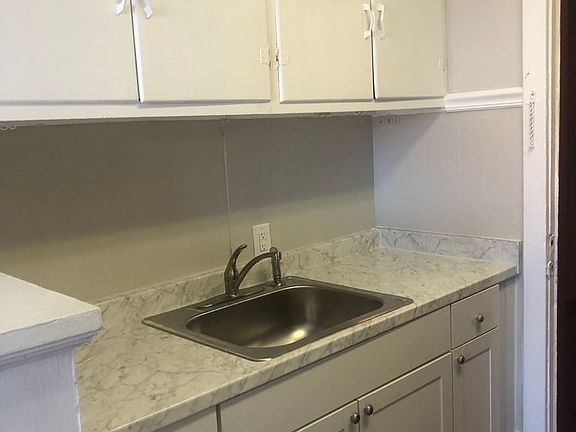5th image of 210 E Morehead St #7