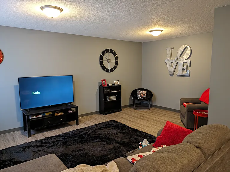 400 4th Ave SW #9 — Photo 3