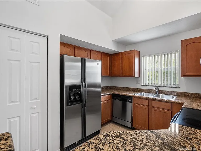 1575 SE Pomeroy St #8-5 — Photo 7