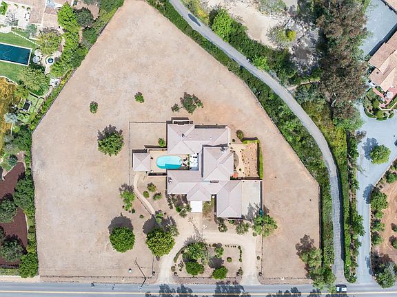 2nd image of 6358 Lago Lindo