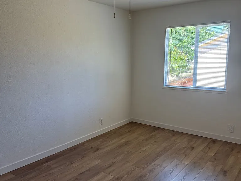 4325 Fort Peck St — Photo 12