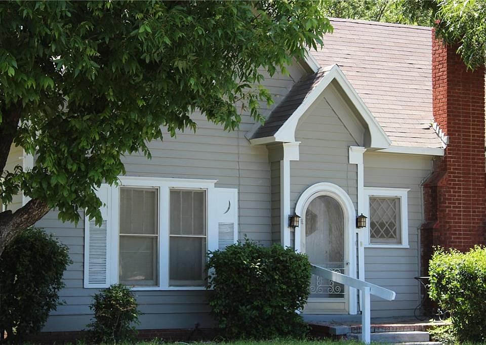 1st image of 1800 S Commercial Ave