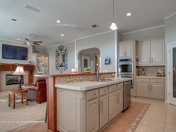 3rd image of 2805 Hornby Ln