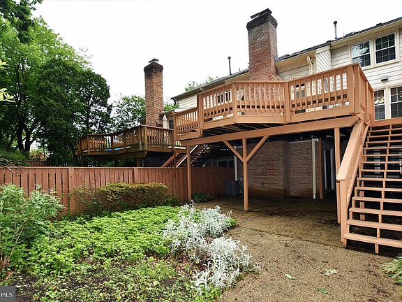 3rd image of 10121 Crestberry Pl