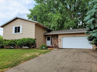 6521 Magda Dr, Osseo, MN 55369