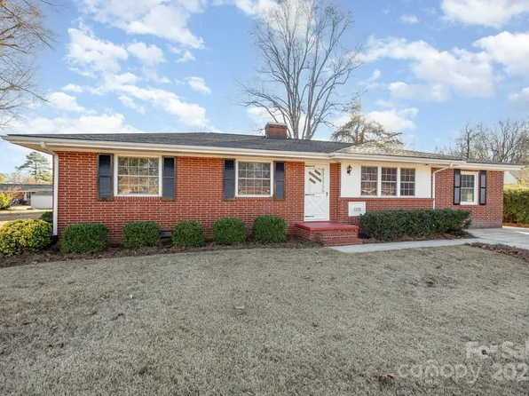 1213 Edgedale Dr, Salisbury, NC 28144