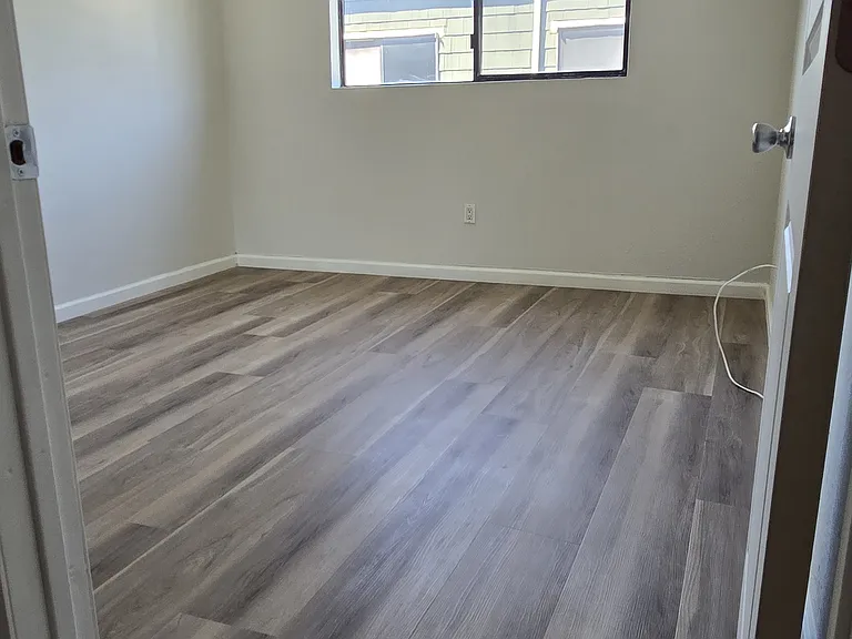 9047 Langdon Ave #15 — Photo 5