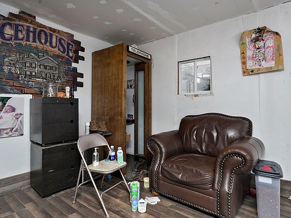 4th image of 3986 S Farm Road 243