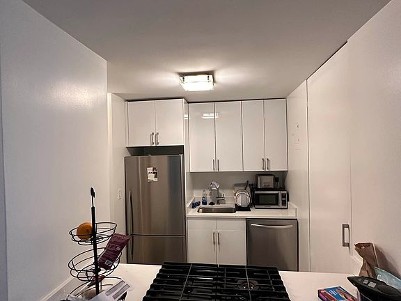 2nd image of 279 E 44th St APT 6C
