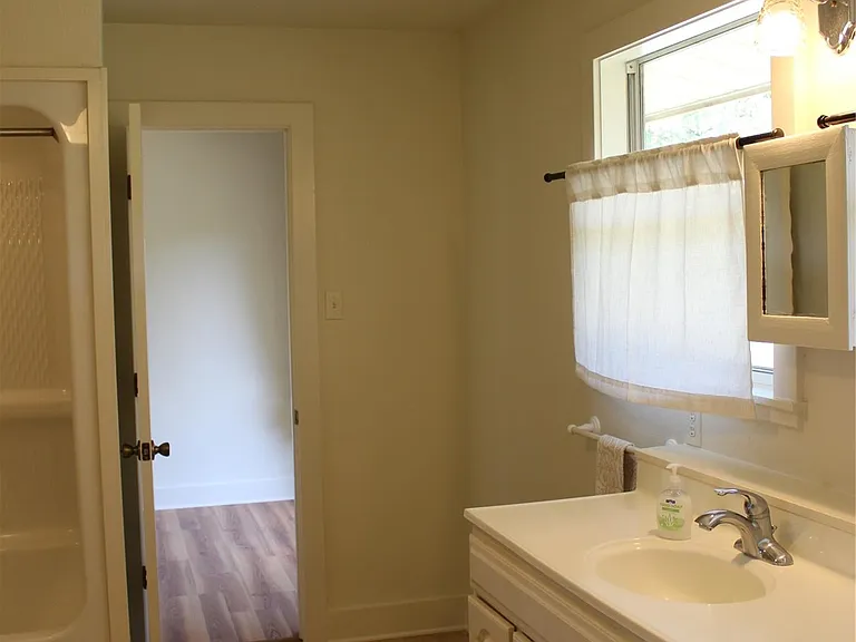 630 Hillsedge Rd — Photo 9