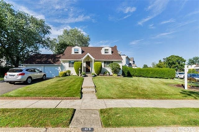 1st image of 319 Andrew Ave