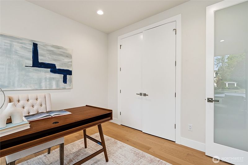 4th image of 10209 125th Avenue NE