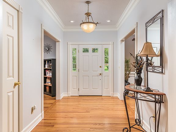 4th image of 3203 Lakewood Dr NW