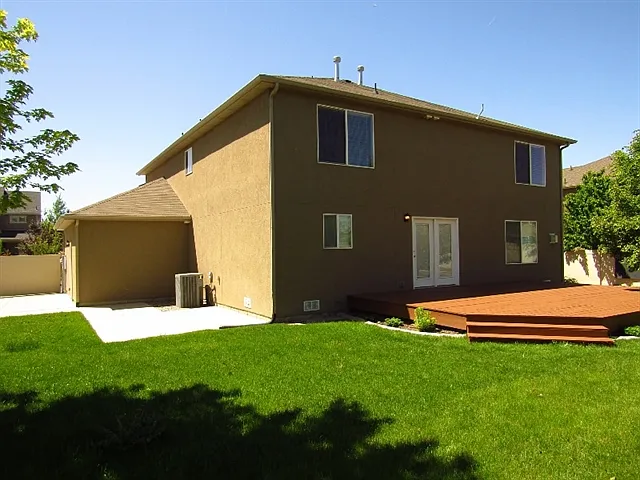 1572 W 540 N — Photo 15
