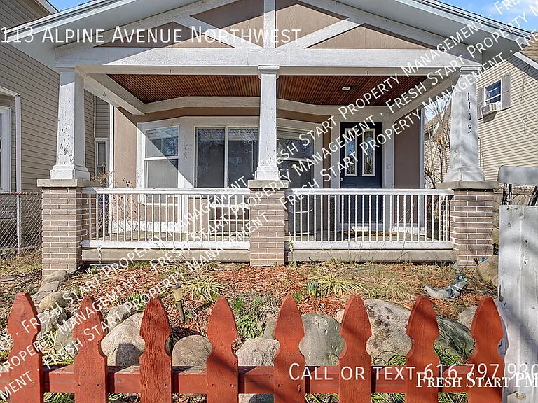 1113 Alpine Ave NW — Photo 3