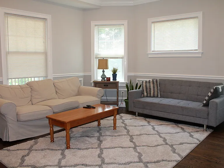 16 Circuit St #2 — Photo 2