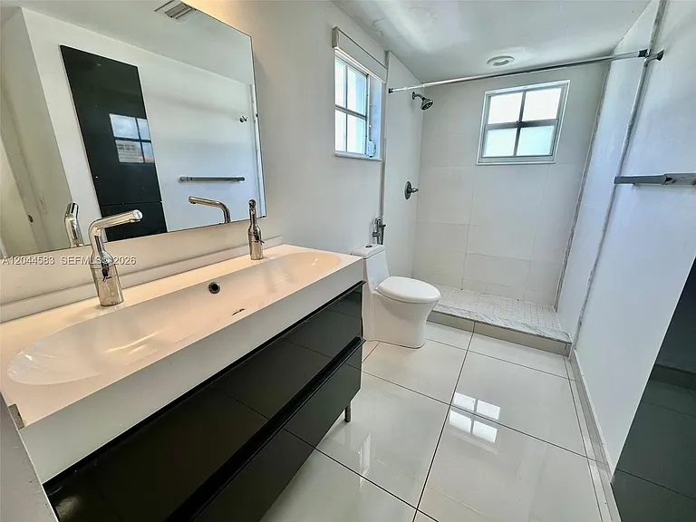 411 SW 37th Ave #3-D — Photo 12
