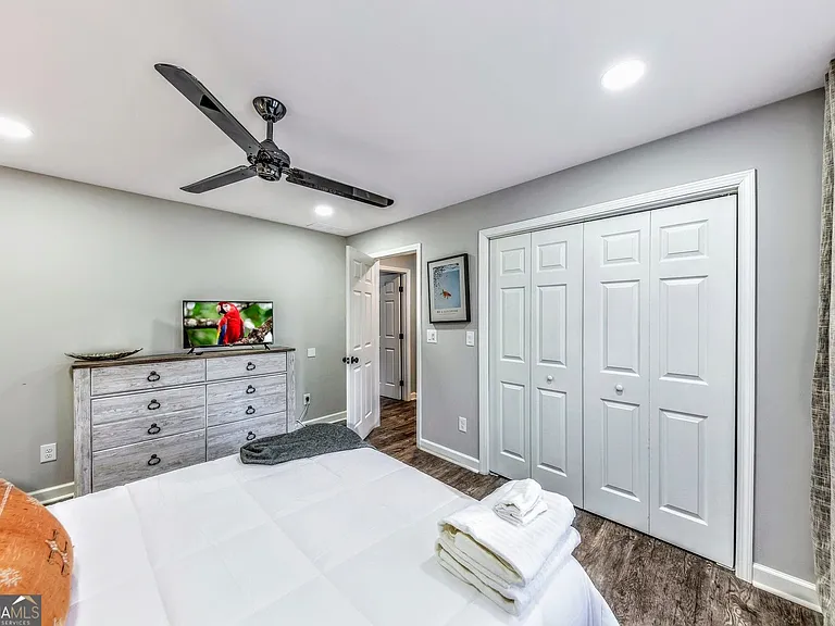 6230 Love St — Photo 15