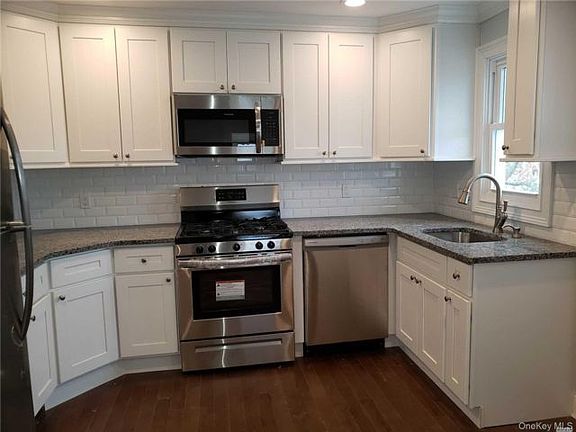 3rd image of 61 Roosevelt Blvd APT 2