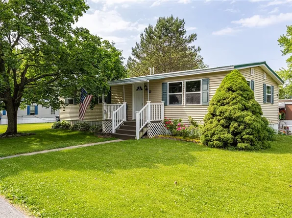 70 Parkview Dr, Avon, NY 14414