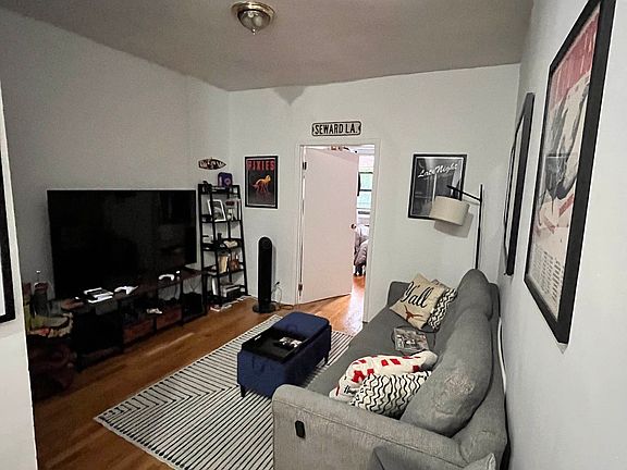 4th image of 247 E 77th St APT 4B