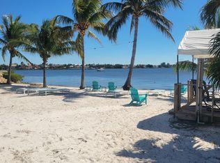 9 N Loafing St, Hypoluxo, FL 33462