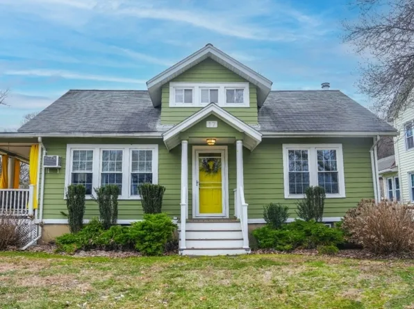 17 Main St, Lebanon Boro, NJ 08833