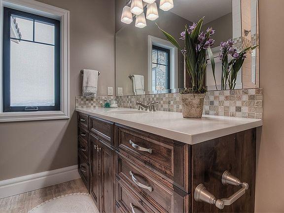 Upstairs full-bath 4