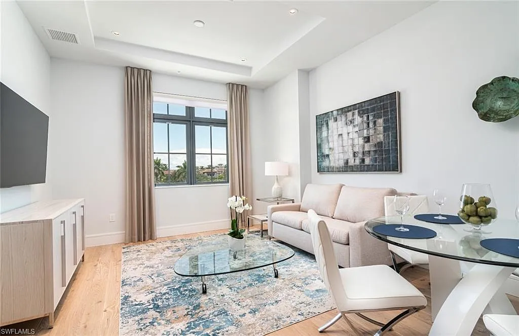 1 bed, 1.0 bath, 790 sqft, $11,025 — Photo 1