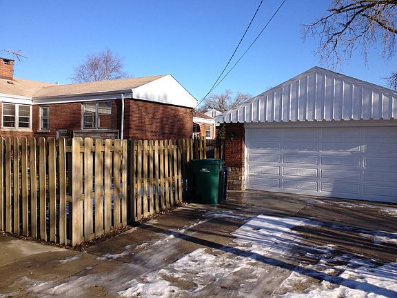 3rd image of 9857 Drury Ln