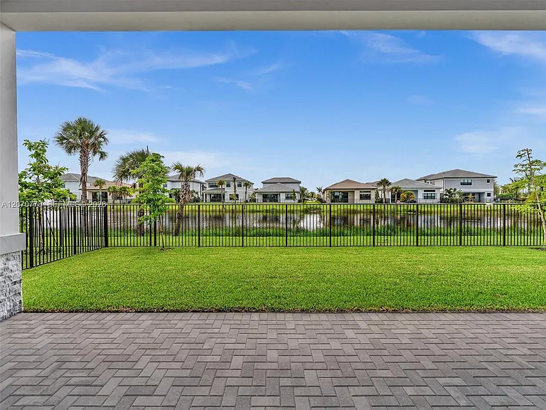 10032 Stockrun Dr — Photo 16