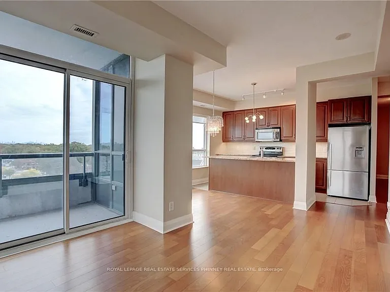 1 Hurontario St #806 — Photo 16
