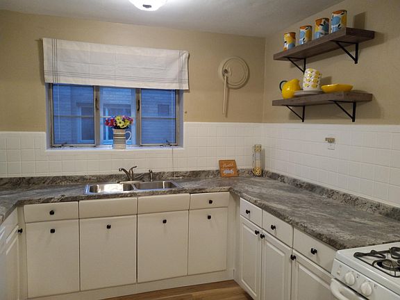 4th image of 5922 Nagel Ave #1W