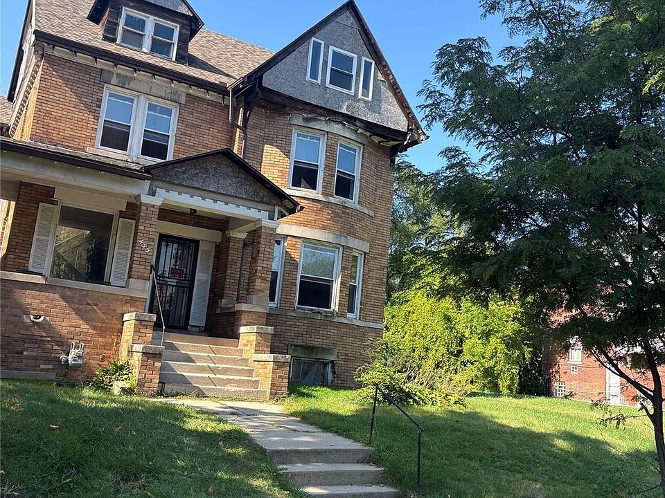 2nd image of 455 E Grand Blvd