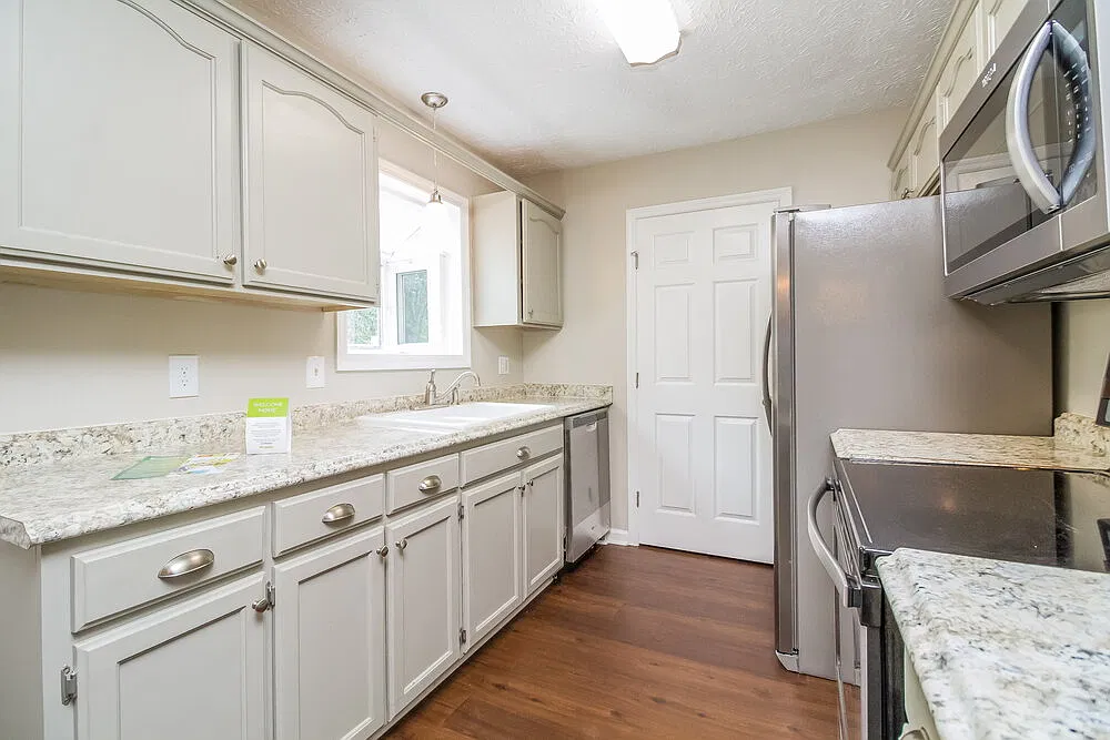 3 bed, 2.0 bath, 1147 sqft, $1,990 — Photo 3
