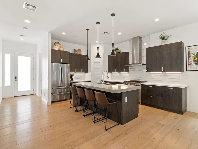 4533 E Devonshire Ave — Photo 5