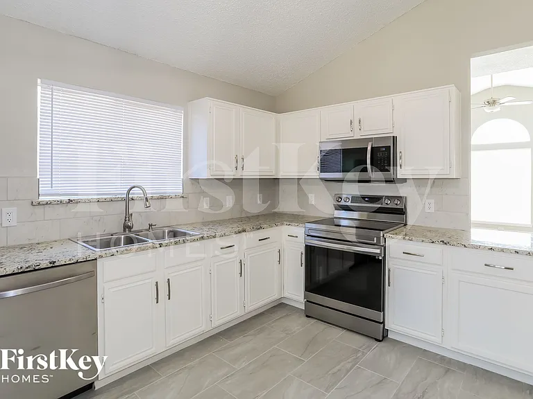 8136 Iris Cir — Photo 6