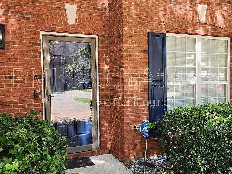 3021 Waldrop Cir — Photo 2