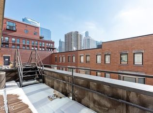 310 N Desplaines St #30, Chicago, IL 60661