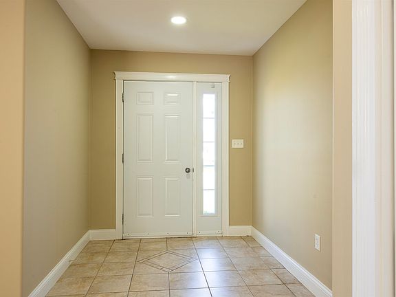 5th image of 15 Raspberry Ave W
