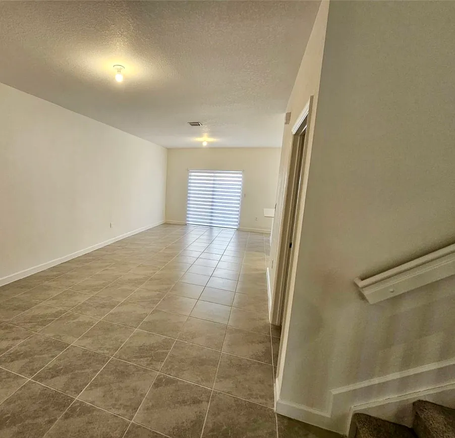 3 bed, 1220 sqft, $2,500 — Photo 2