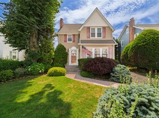 435 Morris Ave, Rockville Centre, NY 11570