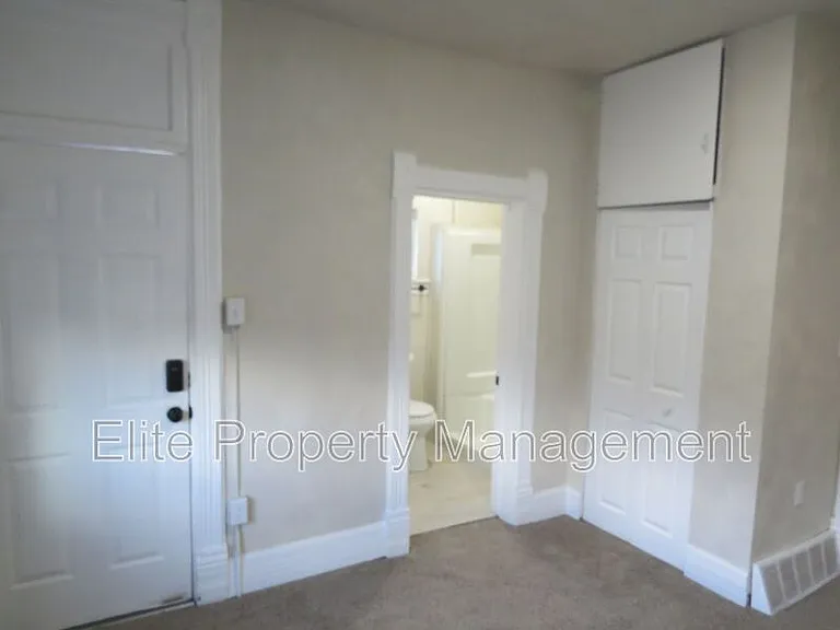 713 W 10th St #1 — Photo 8